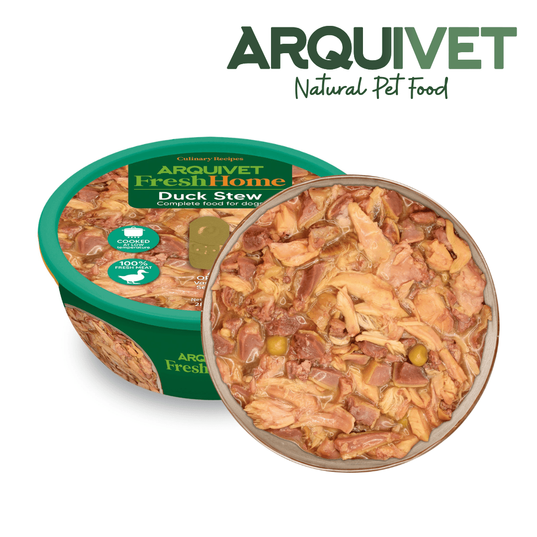 Arquivet natural pet food container with duck stew on a white background